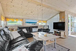 Holiday home with barbeque, garden & terrace | Close to the beach | Pets allowed - Image 3
