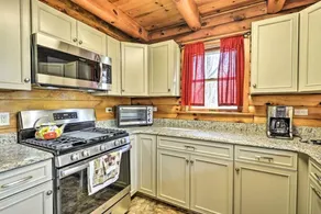 Enchanting Nature Escape with Peaceful Comfort Near the Pocono Mountains, Pleasant Mount, Pennsylvania - Image 3