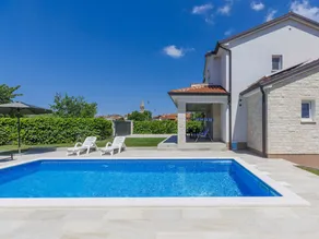 Ferienhaus mit Grill, Garten und privatem Pool - Image 2