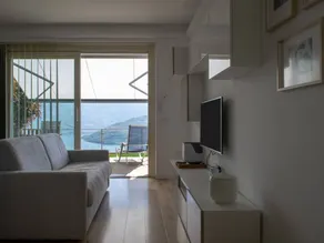 Flat with pool | Lake view - Image 5