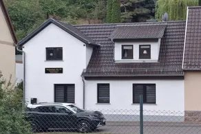 House with garden & terrace - Image 3