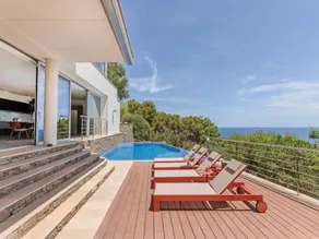 Weiträumige Villa mit privatem Pool und Grill - Image 5