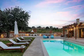 Beautiful Villa with Garden, 38sqm Pool and BBQ! - Image 2