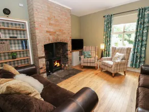 Family-oriented cottage with garden | Dogs allowed - Image 3