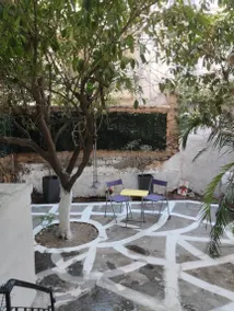 Apartment with terrace - Image 5