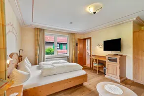 Room 'Landhauszimmer Sonnenzeit' with Mountain View and Wi-Fi - Image 4