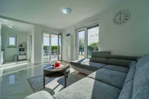 Flat with garden & terrace - Image 5