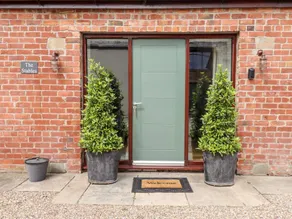 Cottage with garden - Image 2