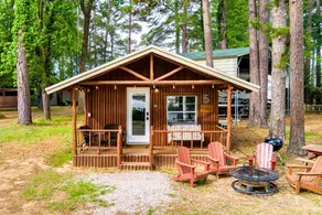 Incredible Lakefront Cabin for a Wonderful Family Adventure in Nature in Hemphill, Texas - Image 3