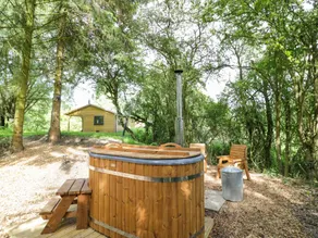 Wonderful cottage with hot tub & garden | Dogs allowed - Image 2