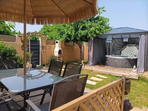 Casa con idromassaggio, barbecue e terrazza | Vista sul giardino | Perfetta per il lavoro da remoto - Image 2