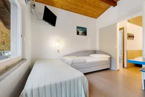 Flat with garden & pool | Lake view - Image 5