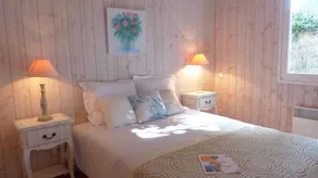 Holiday home with barbeque & garden | Water view | Close to the beach - Image 5