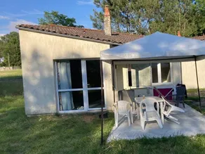 Holiday home with heated pool - Image 4