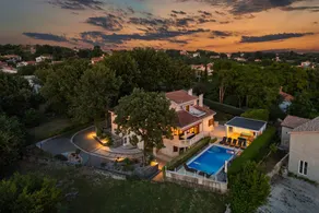 Child-friendly ample villa with terrace, private pool & garden - Image 2