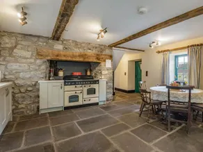 Cottage with BBQ, terrace & garden - Image 3
