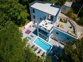Villa with barbecue, terrace & private pool - Image 2