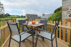 Holiday home with barbecue, terrace & garden - Image 3