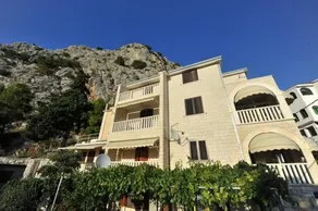Holiday apartment with barbecue, garden & terrace - Image 4