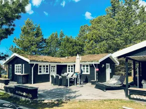 Holiday home with barbeque, terrace & garden - Image 2