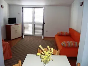 Charming holiday apartment with garden - Image 4