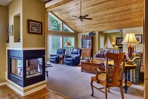 Like to sit back, relax & enjoy the lake? Come stay at Lakeside today! - Image 5