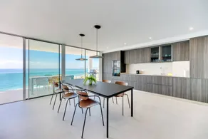Voll ausgestattetes großzügiges Apartment mit Terrasse, Pool und Grill | Stadtblick | Neben dem Strand | Perfekt für die Arbeit von Zuhause - Image 4