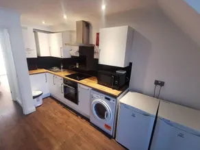 Apartment with garden - Image 2
