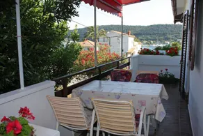 Lovely apartment with garden, terrace & BBQ | Garden view | Pets allowed - Image 3