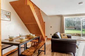 Cottage with garden & hot tub - Image 4