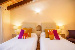 Beautiful aparthotel with terrace, garden & fast internet | Garden view - Image 2