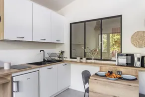 Apartment with terrace - Image 4