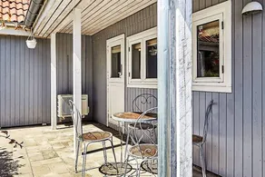 Holiday home with terrace, barbecue & garden - Image 3