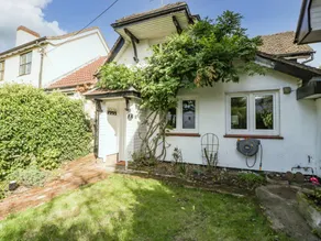 Cottage with garden - Image 2