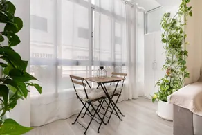 Spacious holiday apartment | Suitable for remote work - Image 2