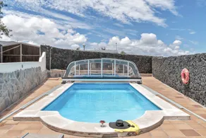 Fully equipped pleasant bungalow with garden, private pool & BBQ | Beach view | Beach nearby - Image 2