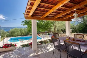 Fully equipped villa with fast internet, garden & terrace | Mountain view - Image 4