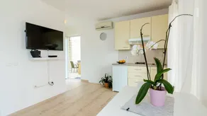 Flat with garden & BBQ | Sea view - Image 4