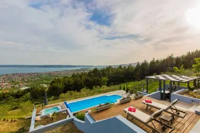 Fully equipped villa with terrace, barbeque & hot tub | Pool view | Suitable for remote work | Pets allowed - Image 4