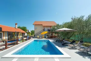 Ferienhaus mit Terrasse, Grill und Pool - Image 2
