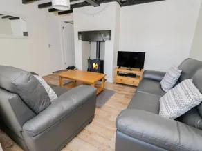 Cottage with garden - Image 3