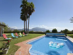 Villa with barbeque, private pool & garden - Image 2