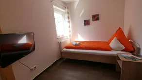 Holiday apartment with garden, terrace & barbeque - Image 2