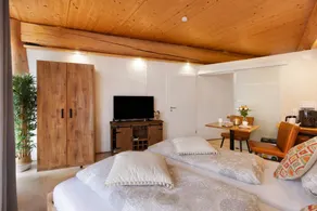 Holiday apartment with garden & terrace | Garden view - Image 5