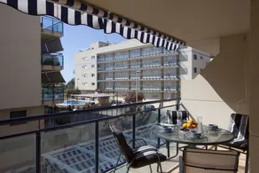 Child-friendly wonderful flat with pool, terrace & garden | Water view | Next to the beach - Image 2