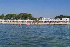 Bousten Long Beach Club - Image 3