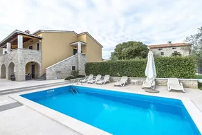 Big villa with terrace, sauna & garden - Image 3