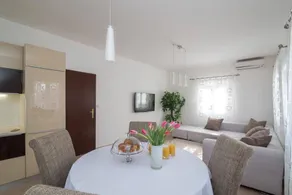 Appartement de vacances entièrement équipé avec terrasse | Vue sur l'eau - Image 2