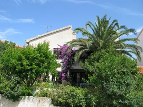 Apartment with barbecue, garden & terrace - Image 2