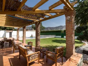 Grande villa avec jacuzzi, jardin et terrasse | Vue montagne - Image 2